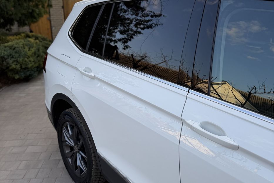 Продам Volkswagen Tiguan Allspace Life 4Motion 2022 года в Житомире