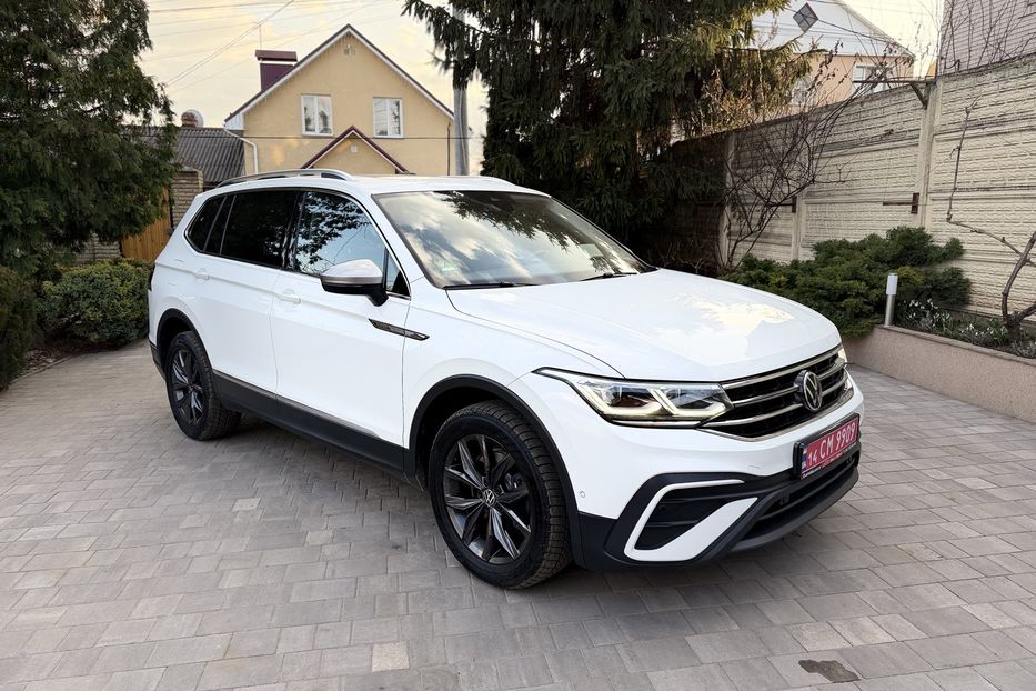 Продам Volkswagen Tiguan Allspace Life 4Motion 2022 года в Житомире