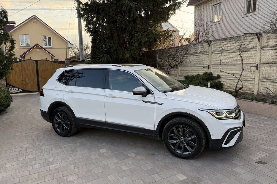Продам Volkswagen Tiguan Allspace Life 4Motion 2022 года в Житомире