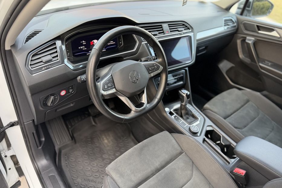 Продам Volkswagen Tiguan Allspace Life 4Motion 2022 года в Житомире