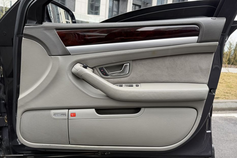 Продам Audi A8 6.0 Long Guard 2006 года в Киеве