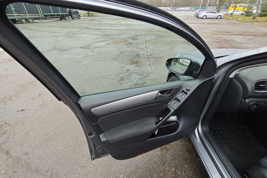 Продам Volkswagen Golf  VI 1.2 TSI MT (105 к.с.) 2012 года в Киеве