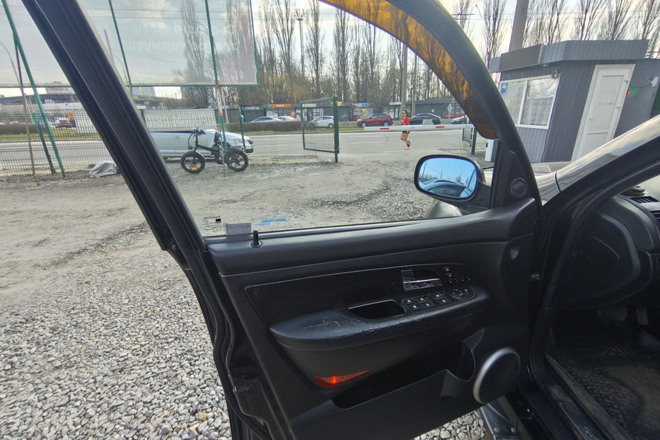 Продам SsangYong Rexton 2.7D AT (187 к.с.)  2006 года в Киеве