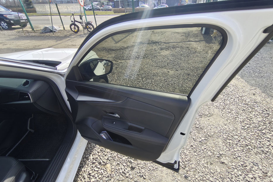 Продам Opel Mokka -e  50 kWh AT (136 к.с.) 2023 года в Киеве