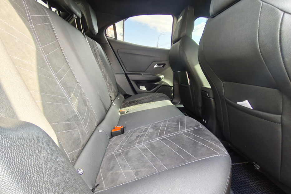 Продам Opel Mokka -e  50 kWh AT (136 к.с.) 2023 года в Киеве