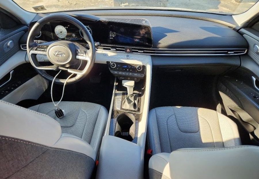 Продам Hyundai Elantra 2022 года в Львове