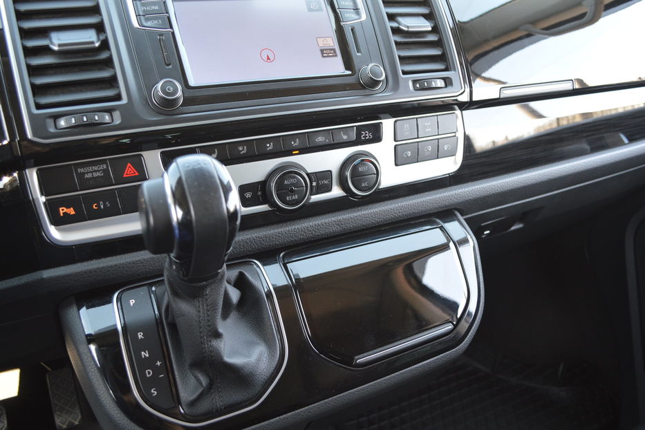 Продам Volkswagen Multivan Highline 2017 года в Одессе