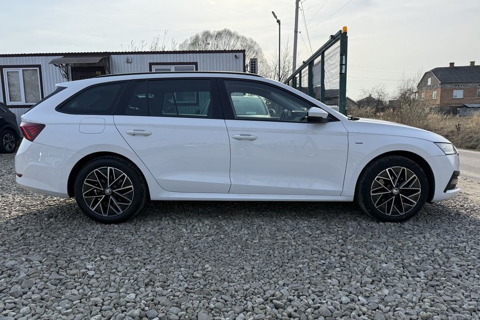 Продам Skoda Octavia А8 2.0 TDI 150к.с АТ 4х4 МАСАЖ 2022 года в Львове
