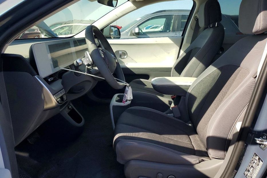 Продам Hyundai Ioniq SE 2024 года в Львове