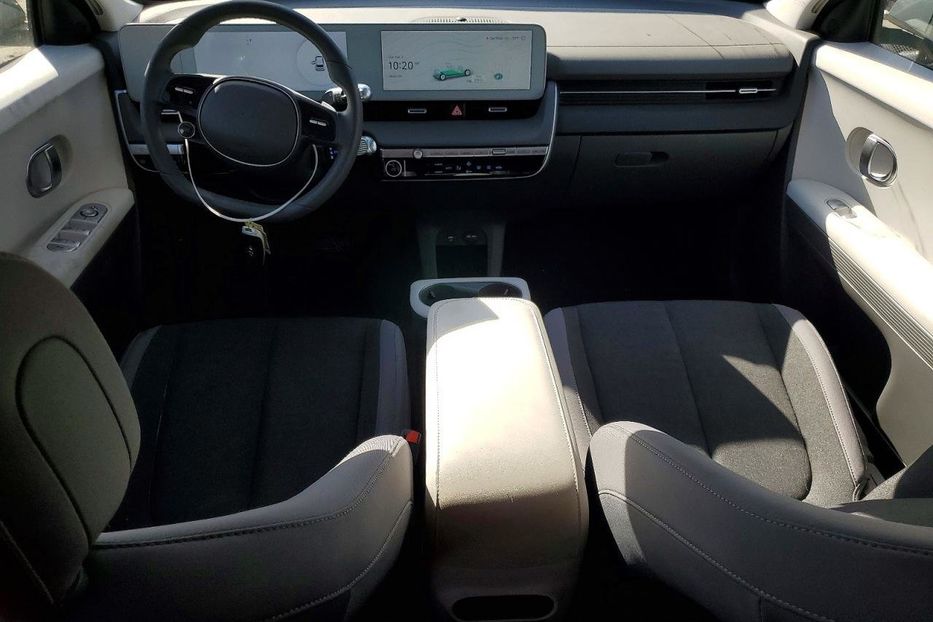 Продам Hyundai Ioniq SE 2024 года в Львове