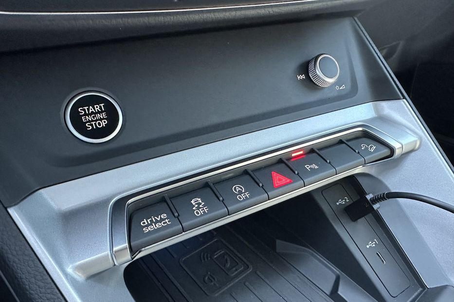 Продам Audi Q3 Quattro 45TFSI S-Line 2024 года в Киеве