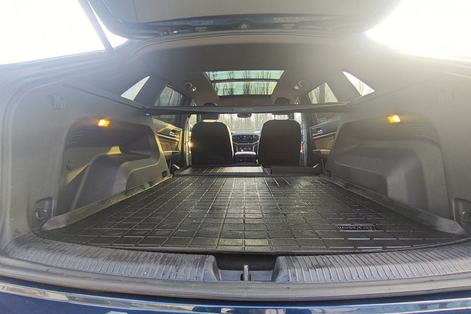 Продам Volkswagen Atlas 3.6 FSI AT (276 к.с.) 4Motion  2021 года в Киеве