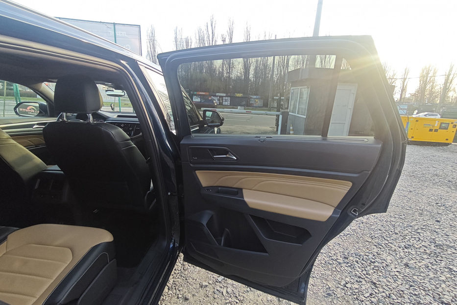 Продам Volkswagen Atlas 3.6 FSI AT (276 к.с.) 4Motion  2021 года в Киеве