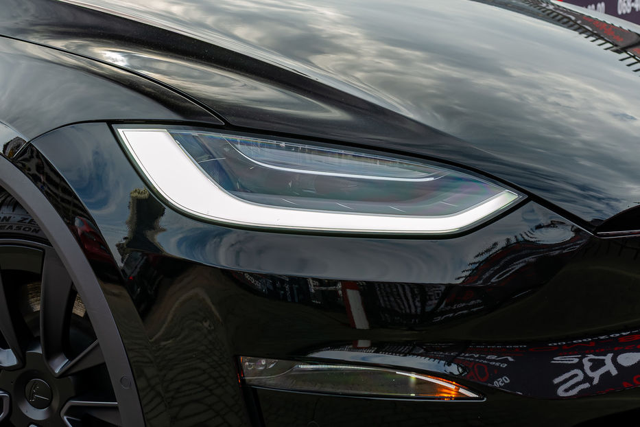 Продам Tesla Model X Plaid 2022 года в Киеве