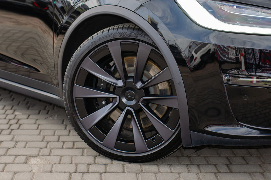 Продам Tesla Model X Plaid 2022 года в Киеве