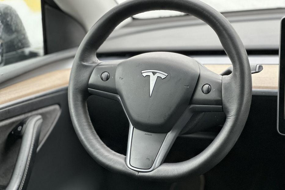 Продам Tesla Model Y 2022 года в Луцке