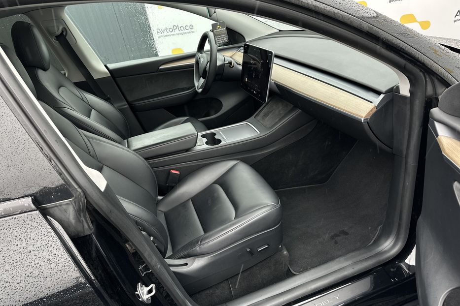 Продам Tesla Model Y 2022 года в Луцке