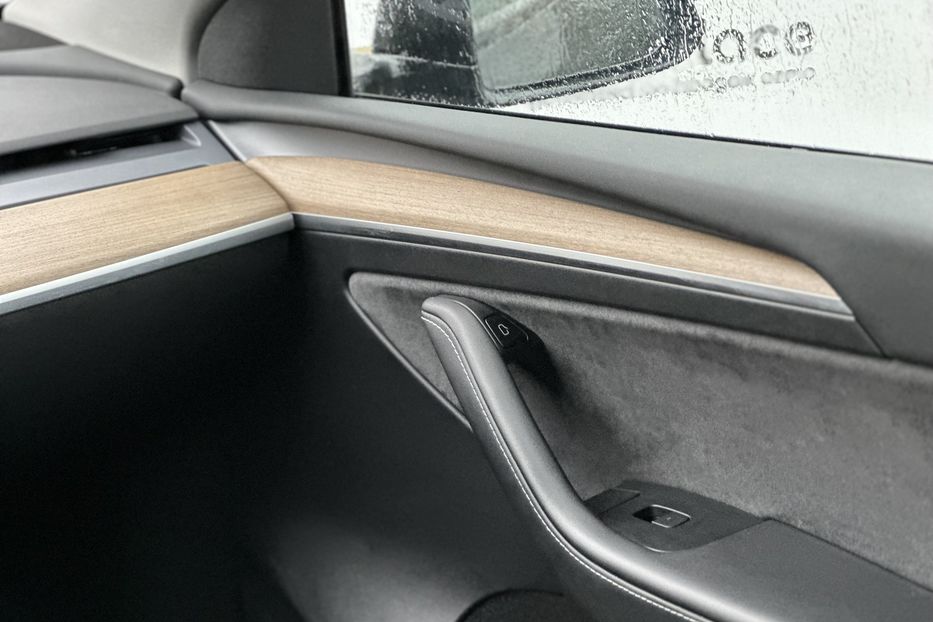 Продам Tesla Model Y 2022 года в Луцке