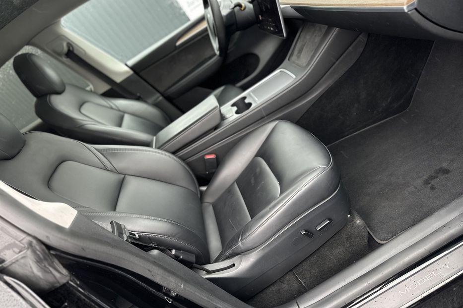 Продам Tesla Model Y 2022 года в Луцке