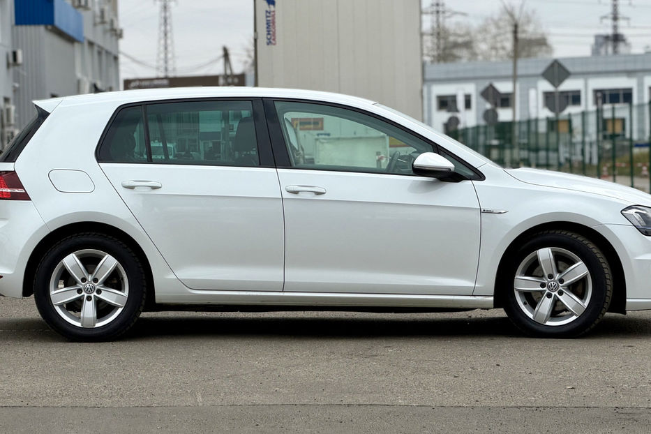 Продам Volkswagen e-Golf 24.2 kWh (115 к.с.) • Highline 2015 года в Киеве