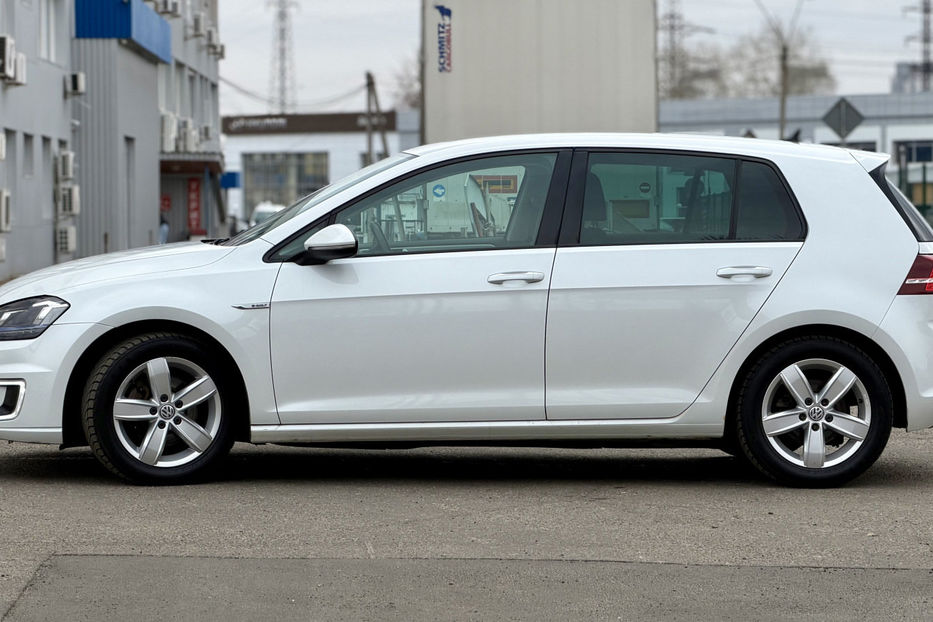 Продам Volkswagen e-Golf 24.2 kWh (115 к.с.) • Highline 2015 года в Киеве