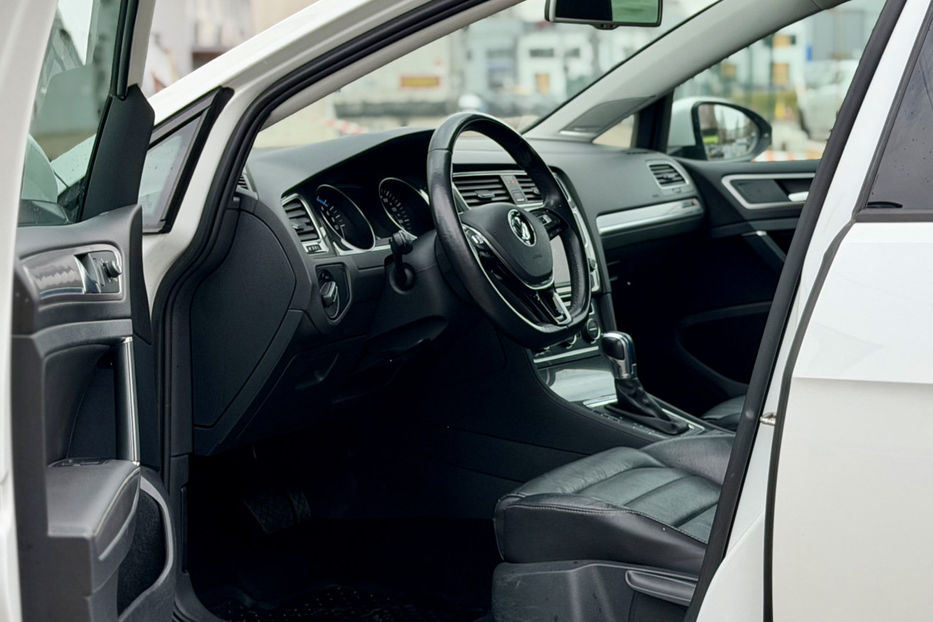 Продам Volkswagen e-Golf 24.2 kWh (115 к.с.) • Highline 2015 года в Киеве