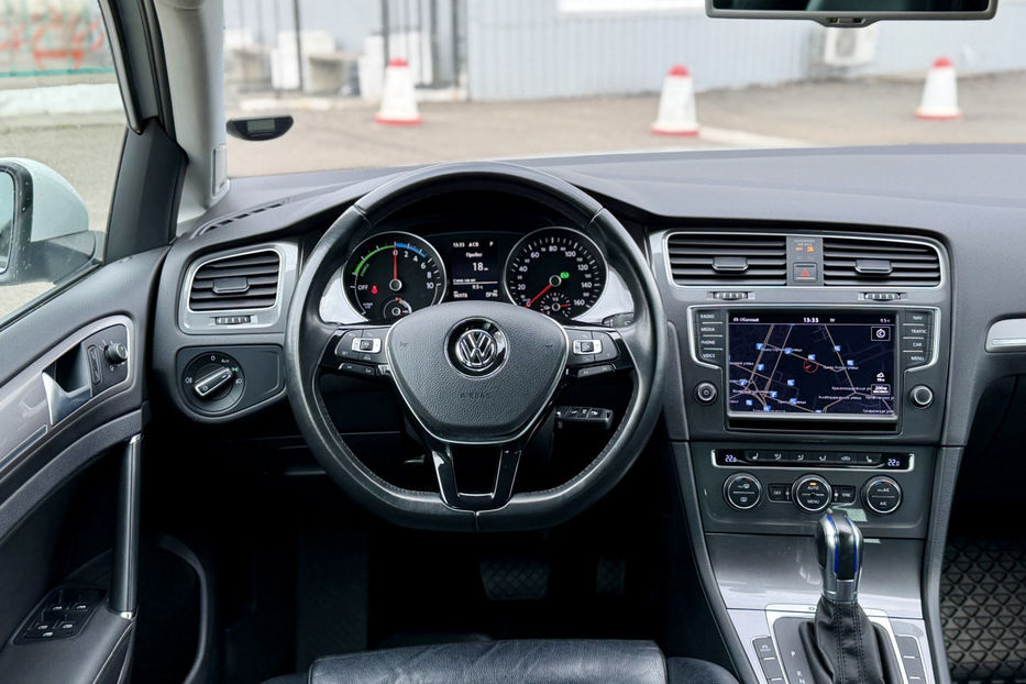 Продам Volkswagen e-Golf 24.2 kWh (115 к.с.) • Highline 2015 года в Киеве