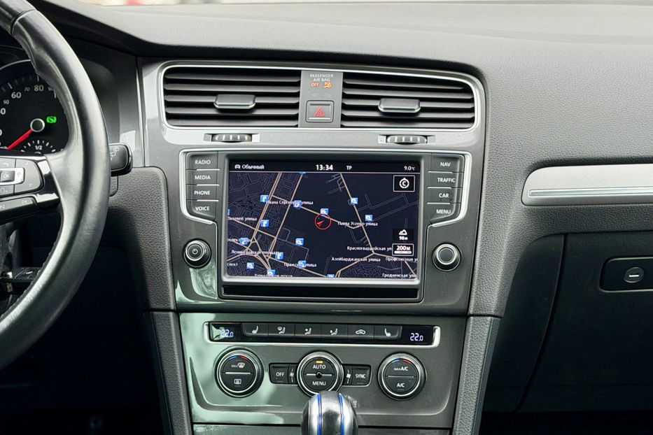 Продам Volkswagen e-Golf 24.2 kWh (115 к.с.) • Highline 2015 года в Киеве