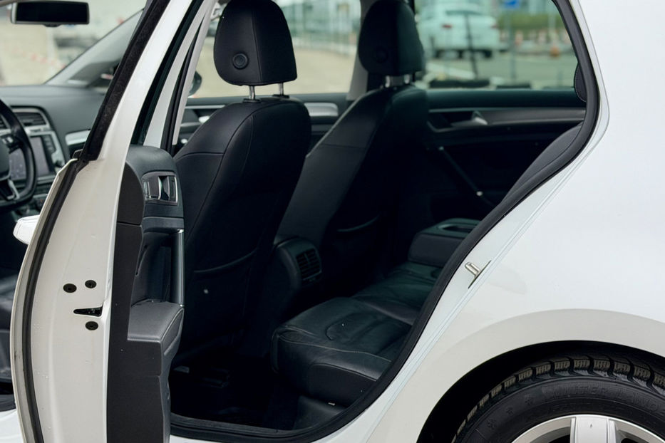 Продам Volkswagen e-Golf 24.2 kWh (115 к.с.) • Highline 2015 года в Киеве