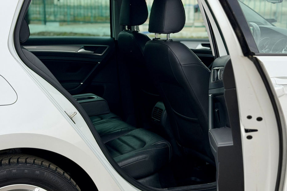 Продам Volkswagen e-Golf 24.2 kWh (115 к.с.) • Highline 2015 года в Киеве