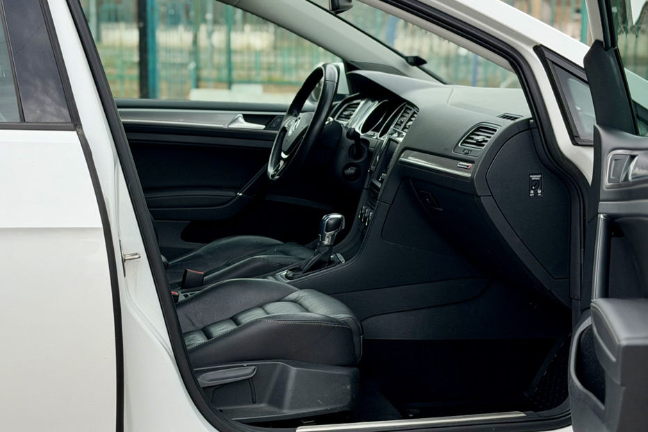 Продам Volkswagen e-Golf 24.2 kWh (115 к.с.) • Highline 2015 года в Киеве