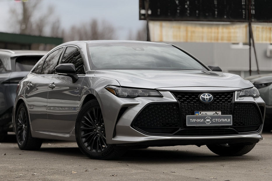 Продам Toyota Avalon 2.5 FHEV CVT (215 к.с.) 2018 года в Киеве