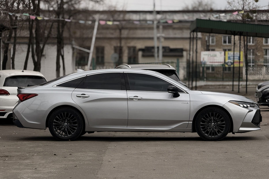Продам Toyota Avalon 2.5 FHEV CVT (215 к.с.) 2018 года в Киеве
