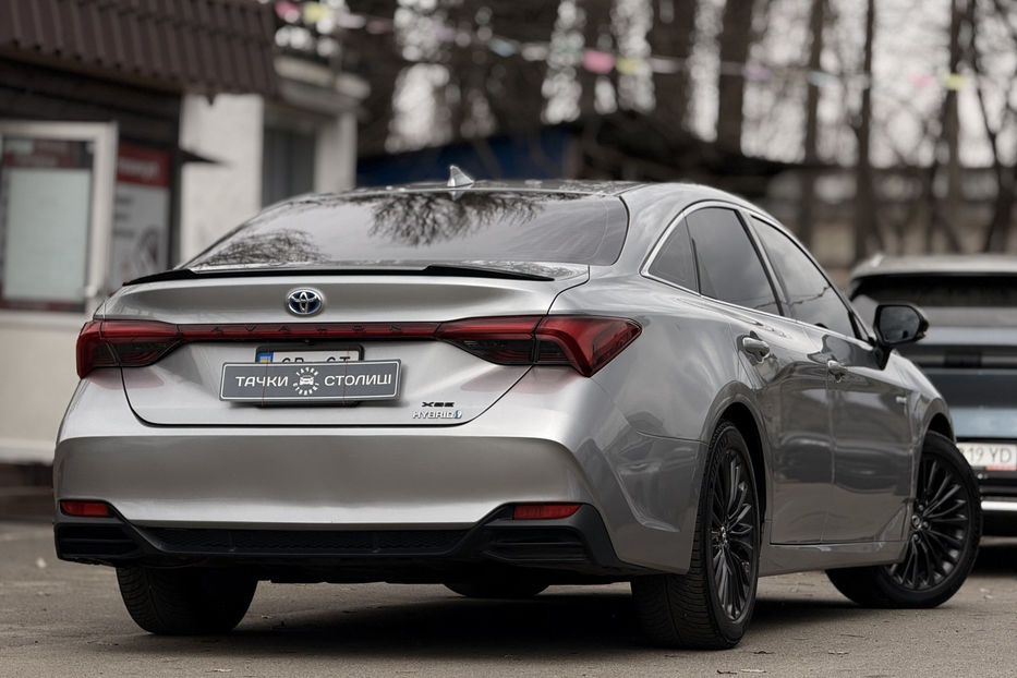 Продам Toyota Avalon 2.5 FHEV CVT (215 к.с.) 2018 года в Киеве