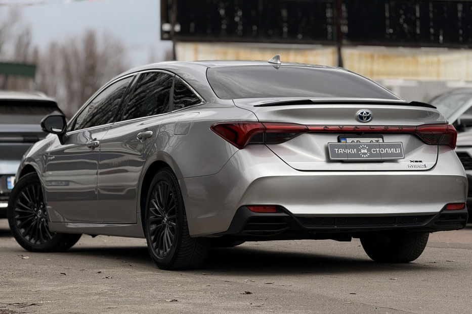 Продам Toyota Avalon 2.5 FHEV CVT (215 к.с.) 2018 года в Киеве