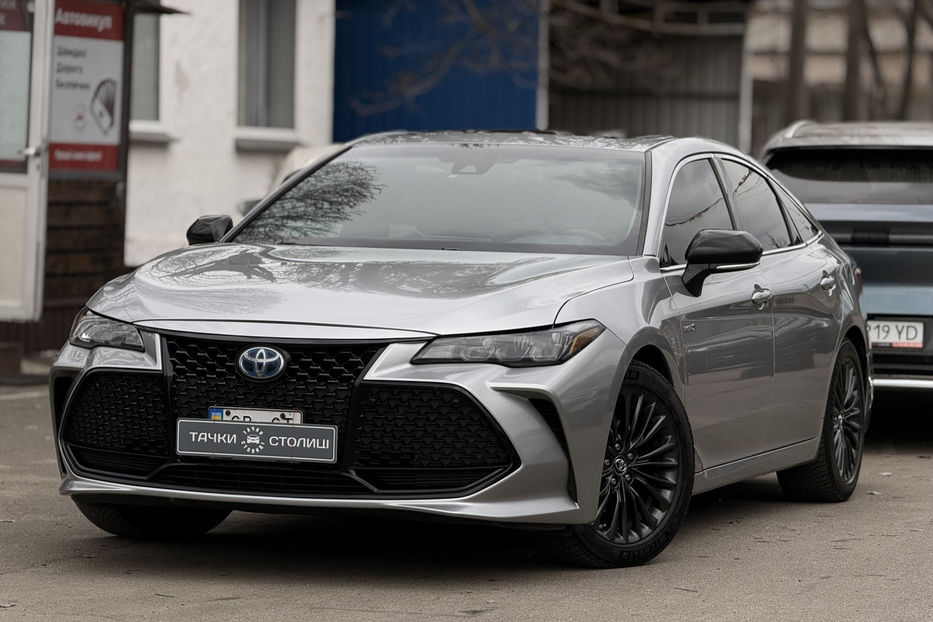 Продам Toyota Avalon 2.5 FHEV CVT (215 к.с.) 2018 года в Киеве