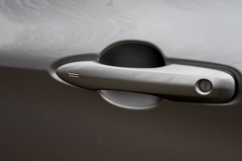 Продам Toyota Avalon 2.5 FHEV CVT (215 к.с.) 2018 года в Киеве