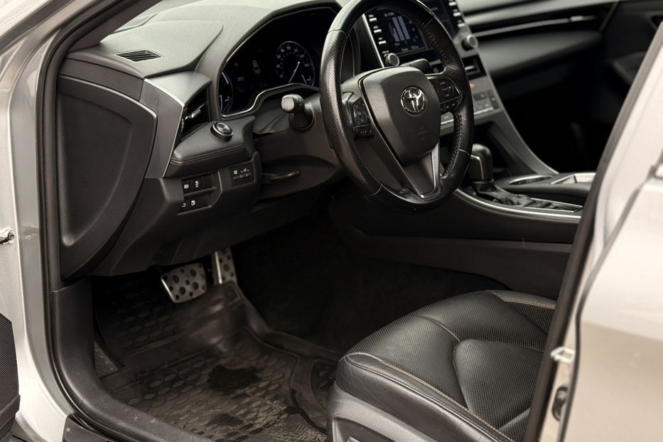 Продам Toyota Avalon 2.5 FHEV CVT (215 к.с.) 2018 года в Киеве