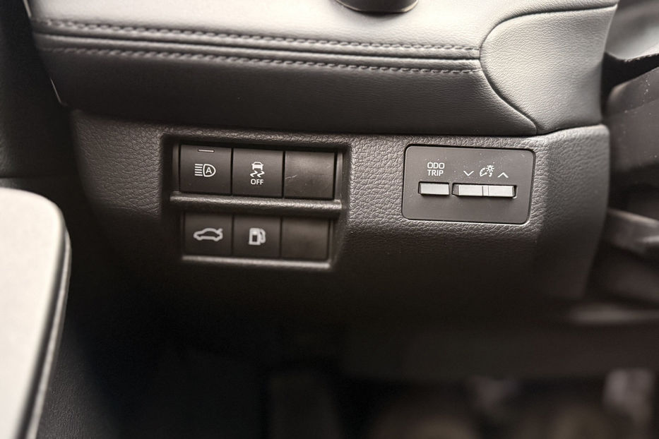 Продам Toyota Avalon 2.5 FHEV CVT (215 к.с.) 2018 года в Киеве