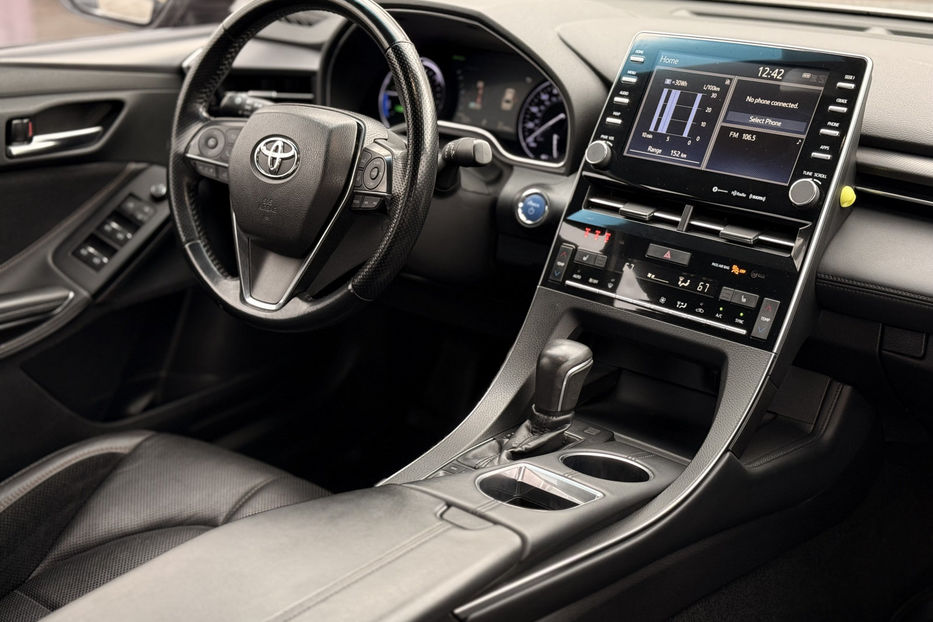 Продам Toyota Avalon 2.5 FHEV CVT (215 к.с.) 2018 года в Киеве