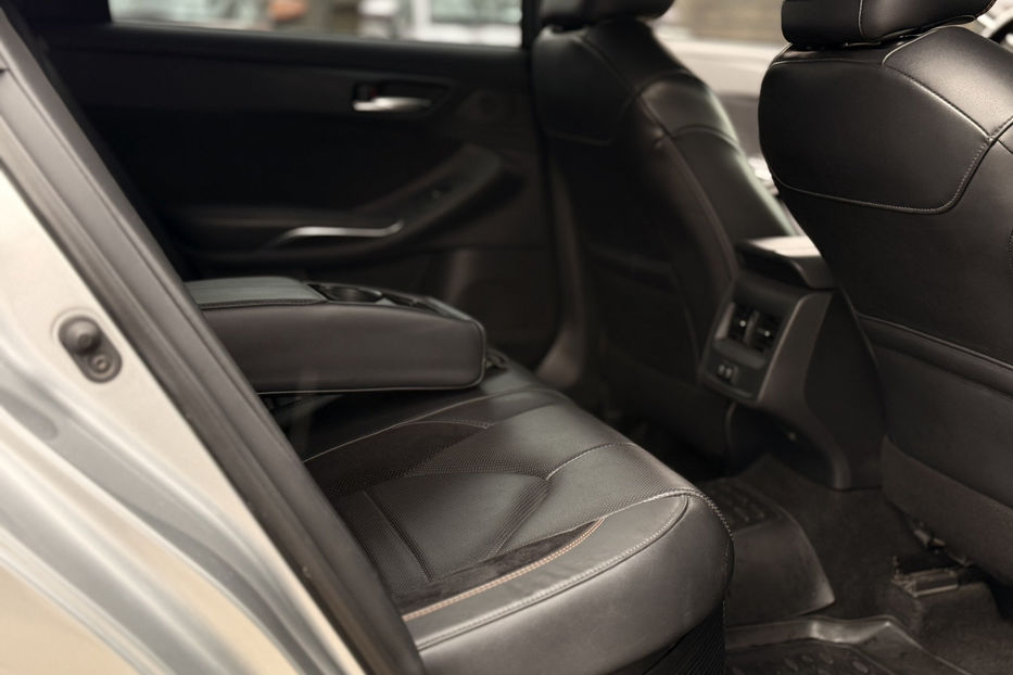 Продам Toyota Avalon 2.5 FHEV CVT (215 к.с.) 2018 года в Киеве