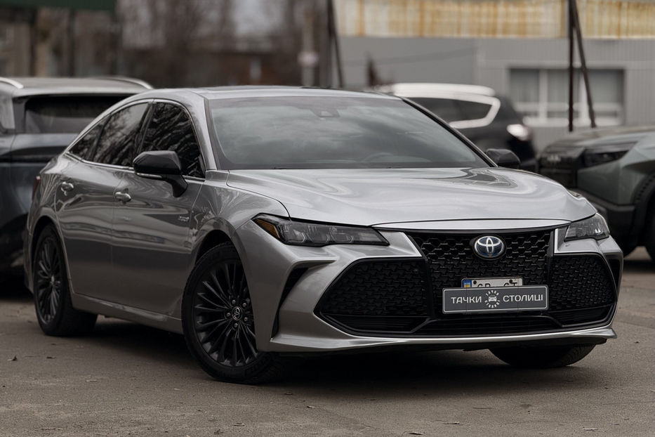 Продам Toyota Avalon 2.5 FHEV CVT (215 к.с.) 2018 года в Киеве