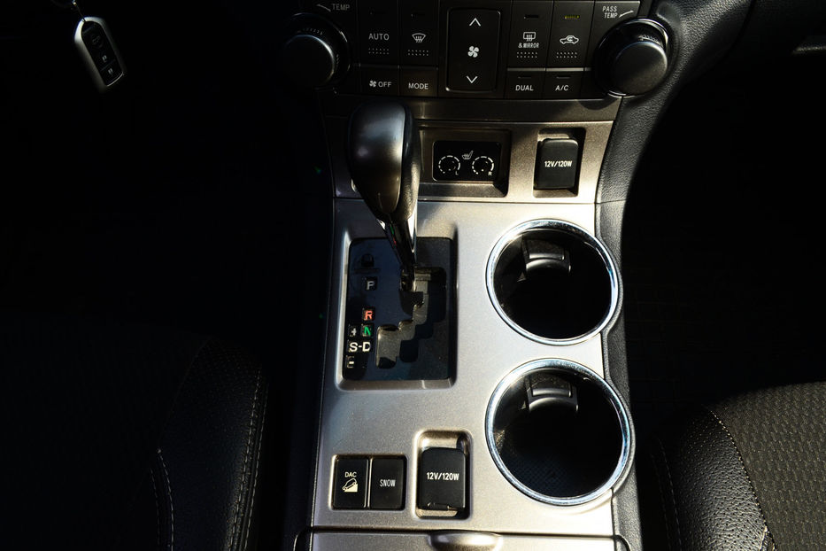 Продам Toyota Highlander 3.5 AT (273 к.с.) AWD • XLE  2012 года в Киеве