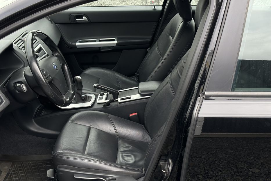 Продам Volvo V50 2011 года в Луцке