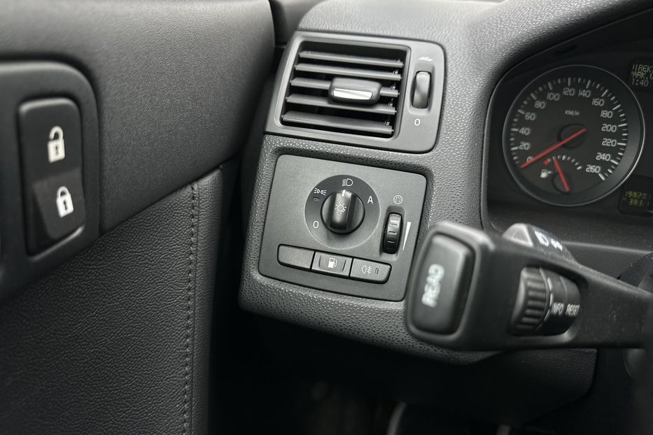 Продам Volvo V50 2011 года в Луцке