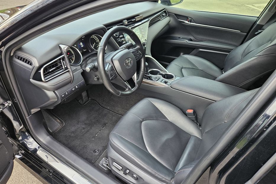 Продам Toyota Camry Hybrid PREMIUM 2019 года в Киеве
