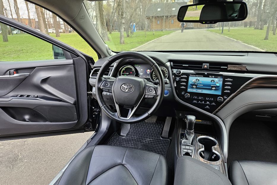 Продам Toyota Camry Hybrid PREMIUM 2019 года в Киеве
