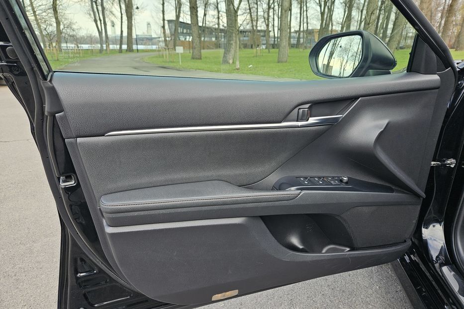 Продам Toyota Camry Hybrid PREMIUM 2019 года в Киеве