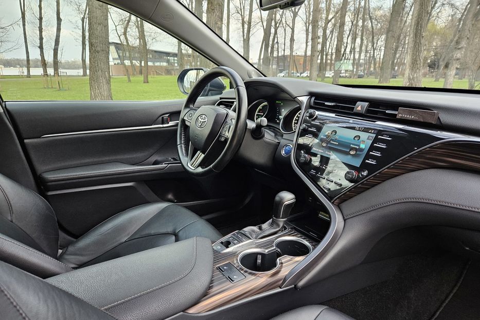 Продам Toyota Camry Hybrid PREMIUM 2019 года в Киеве