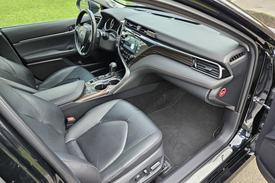 Продам Toyota Camry Hybrid PREMIUM 2019 года в Киеве